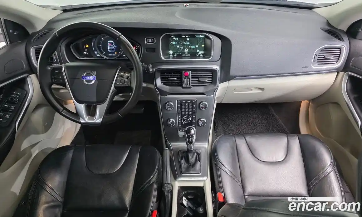 Volvo V40 2016 2.0 Автомат в Москве № 172359, фото 9