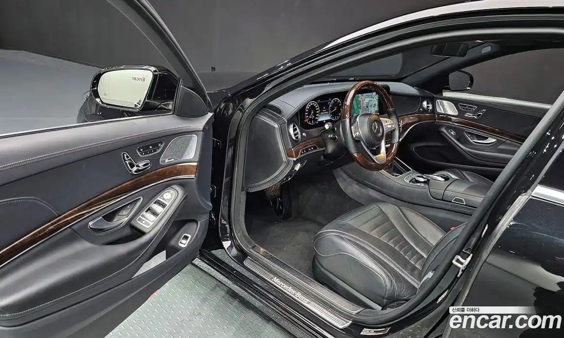 Mercedes-Benz S-Class 2018 4.0 Автомат в Москве № 195660, фото 18