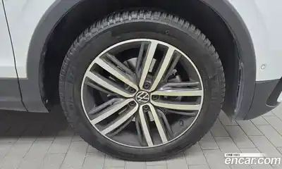 Volkswagen Tiguan 2023 2.0 Автомат в Москве № 198934, миниатюра 2