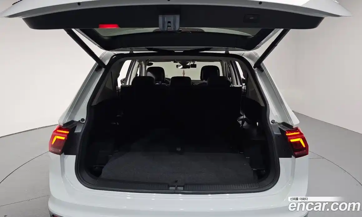 Volkswagen Tiguan 2023 2.0 Автомат в Москве № 198997, фото 20