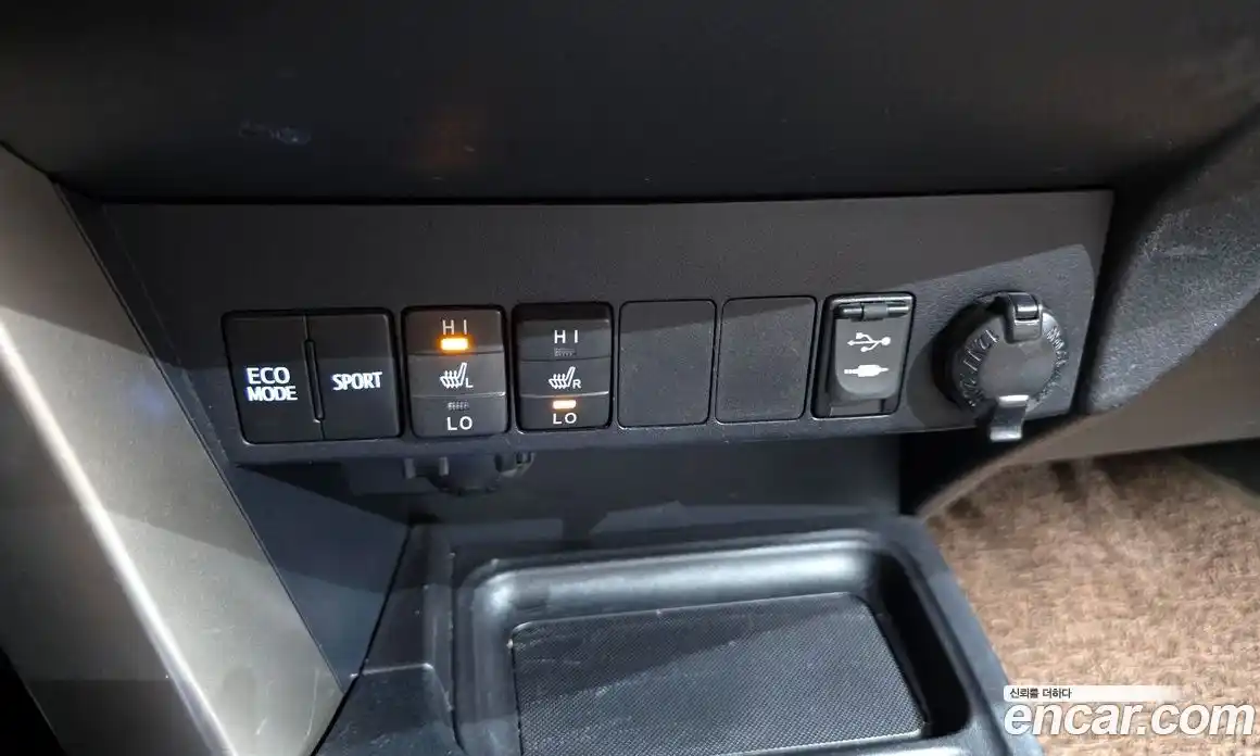 Toyota RAV4 2015 2.5 Автомат в Москве № 199629, фото 14