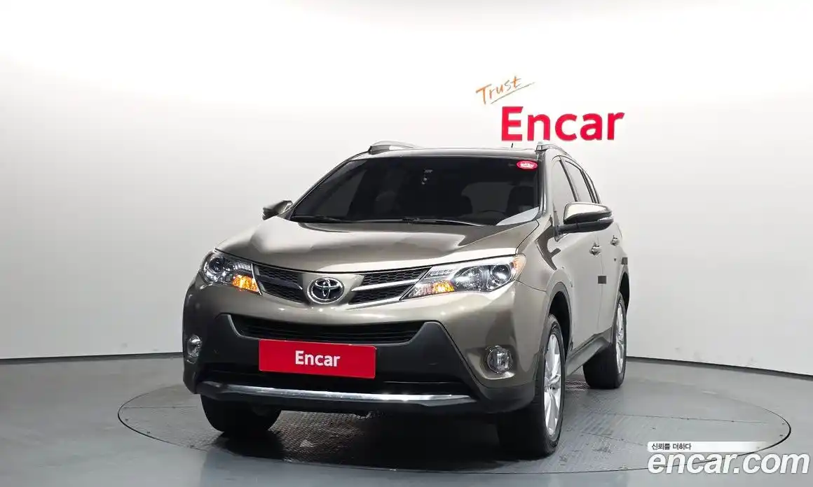 Toyota RAV4 2015 2.5 Автомат в Москве № 199629, фото 3