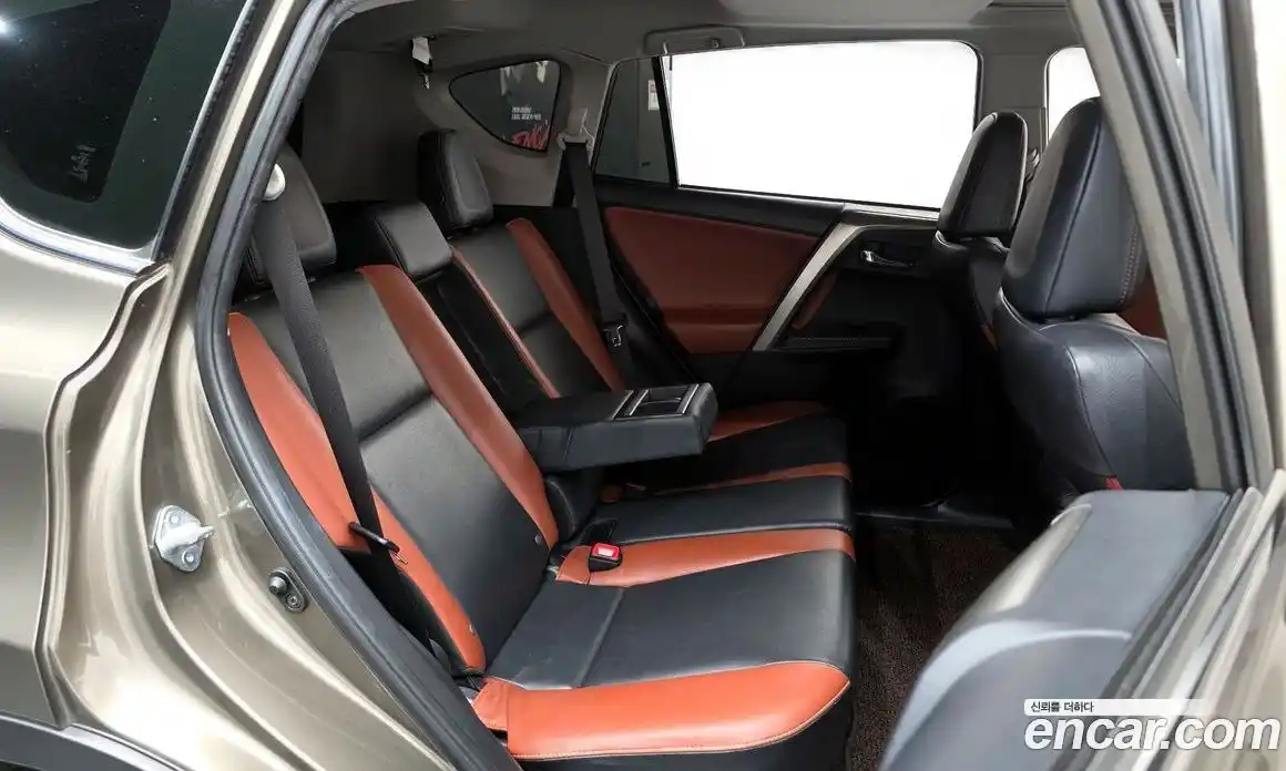 Toyota RAV4 2015 2.5 Автомат в Москве № 199629, фото 6