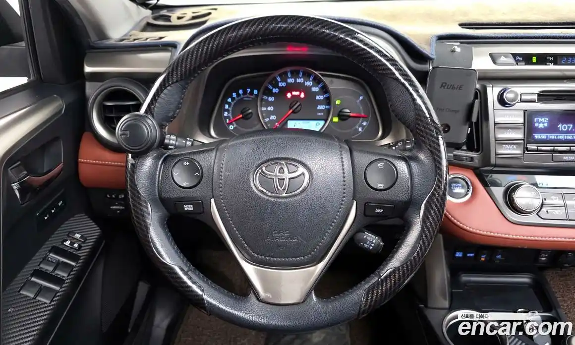 Toyota RAV4 2015 2.5 Автомат в Москве № 199629, фото 8