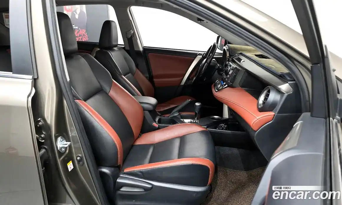 Toyota RAV4 2015 2.5 Автомат в Москве № 199629, фото 10