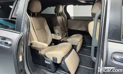 Toyota Sienna 2021 2.5 Автомат в Москве № 215520, миниатюра 4