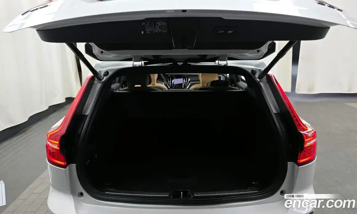 Volvo V60 2021 2.0 Автомат в Москве № 250916, фото 15