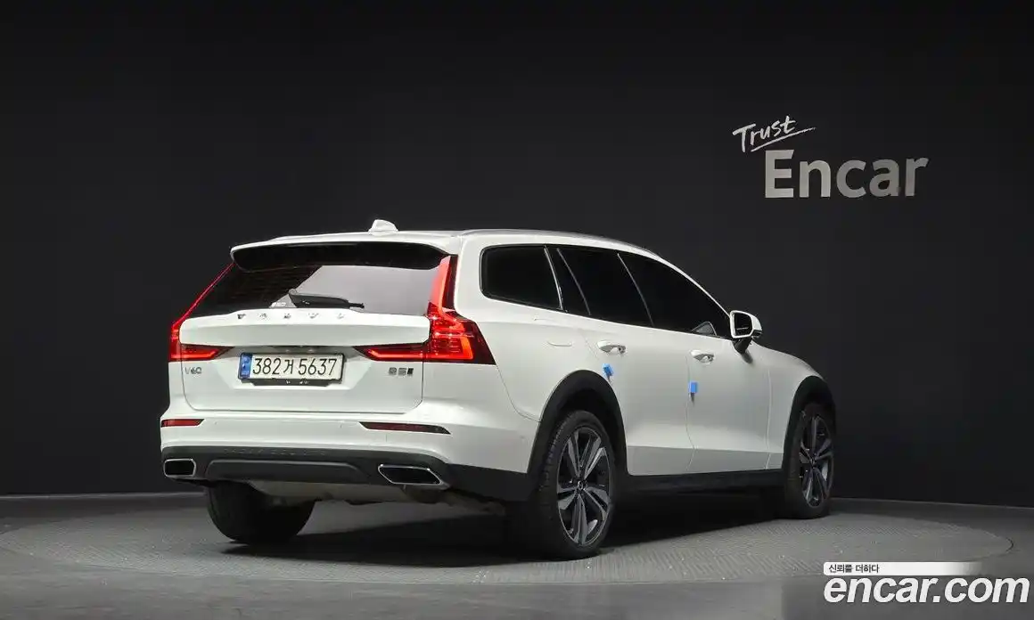 Volvo V60 2021 2.0 Автомат в Москве № 250916, фото 17
