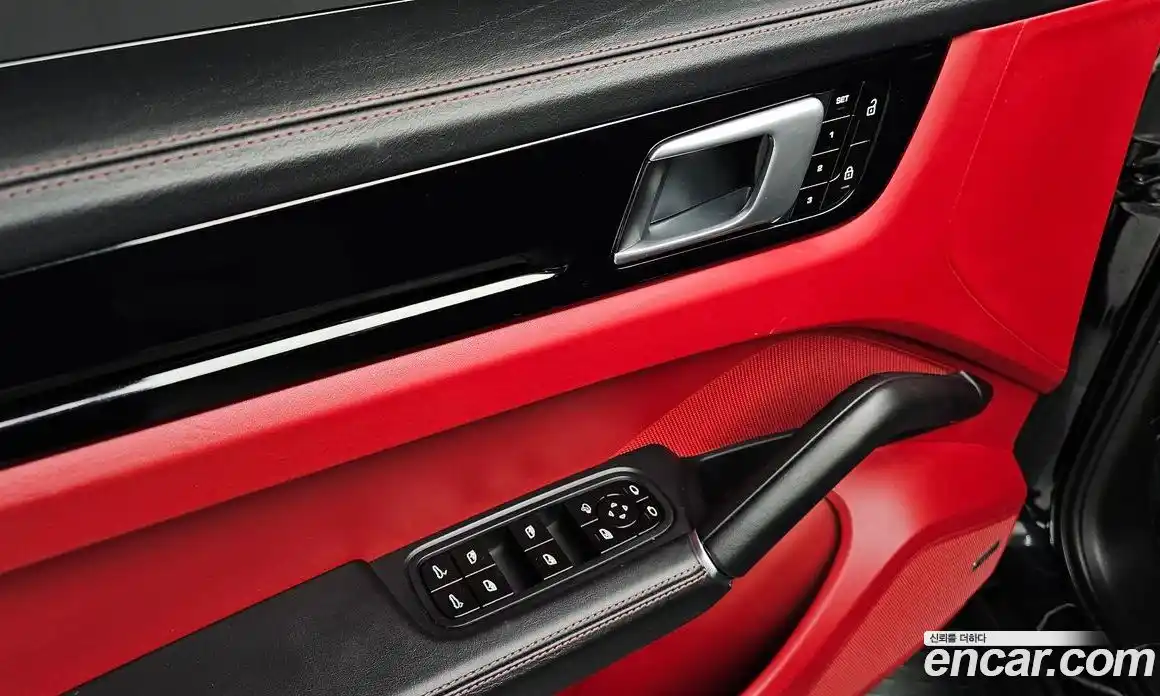 Porsche Cayenne 2021 3.0 Автомат в Москве № 294198, фото 4