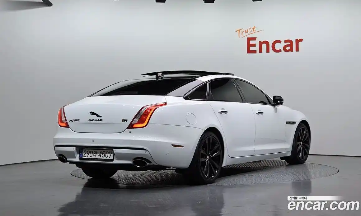 Jaguar XJ 2019 3.0 Автомат в Москве № 304939, фото 16