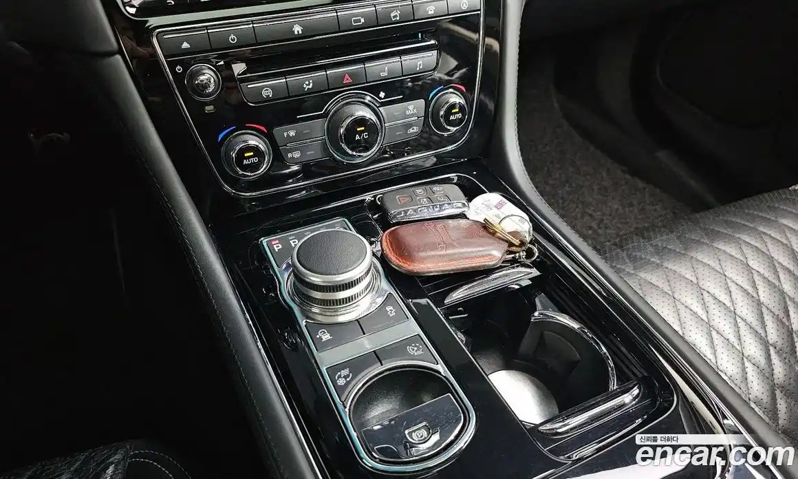 Jaguar XJ 2019 3.0 Автомат в Москве № 304939, фото 19