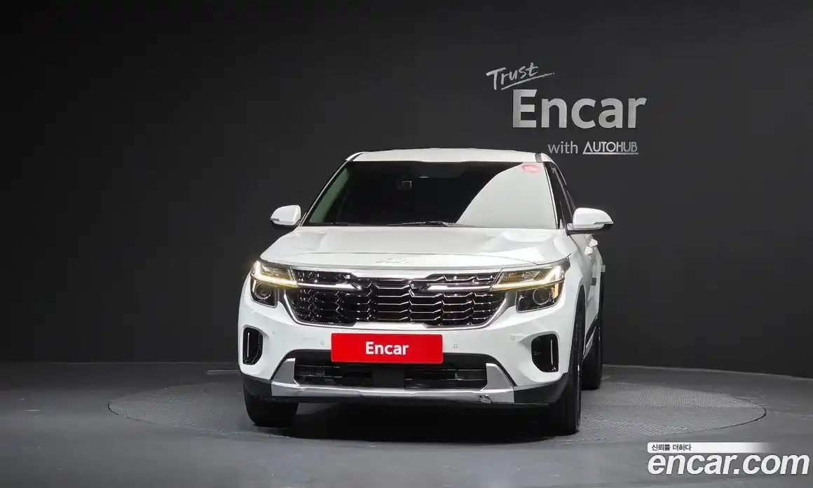 Kia Seltos 2023 1.6 Автомат в Москве № 338660, фото 2