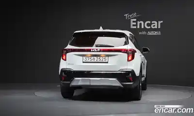 Kia Seltos 2023 1.6 Автомат в Москве № 338660, миниатюра 9