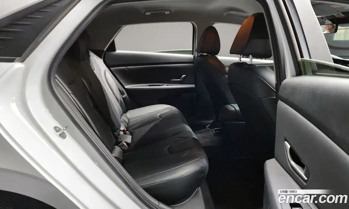 Hyundai Avante 2023 1.6 Автомат в Москве № 44609, фото 5