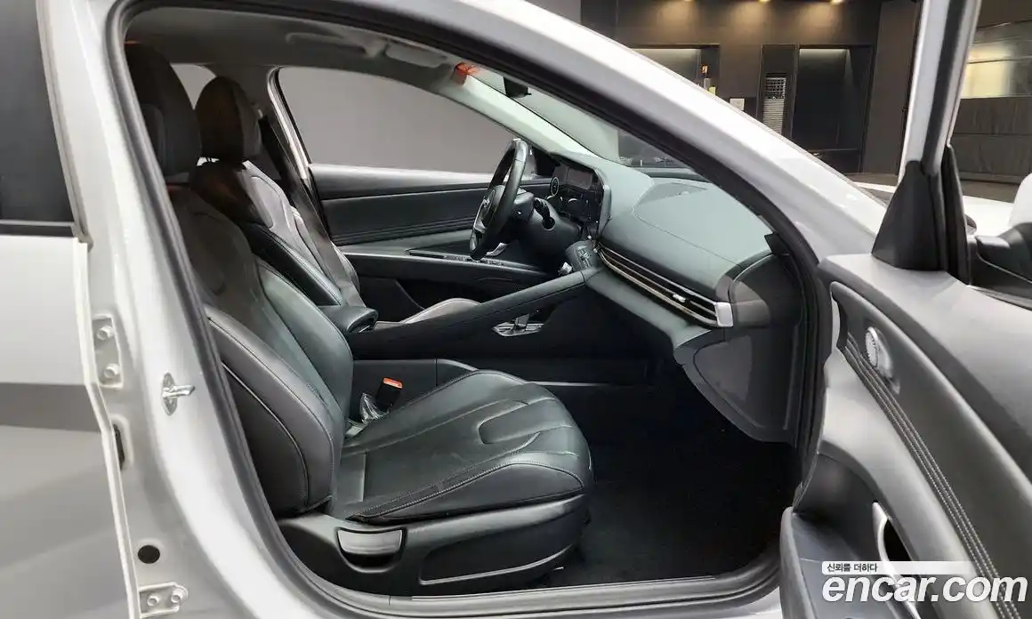 Hyundai Avante 2023 1.6 Автомат в Москве № 44609, фото 8