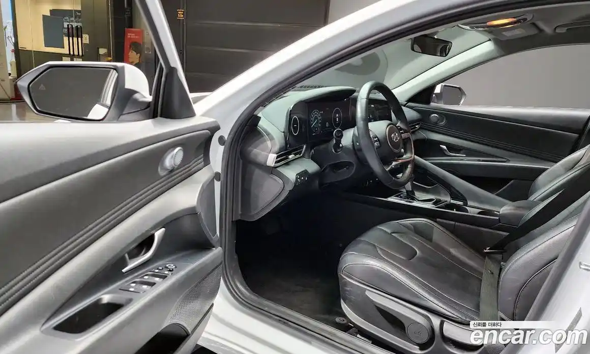 Hyundai Avante 2023 1.6 Автомат в Москве № 44609, фото 9