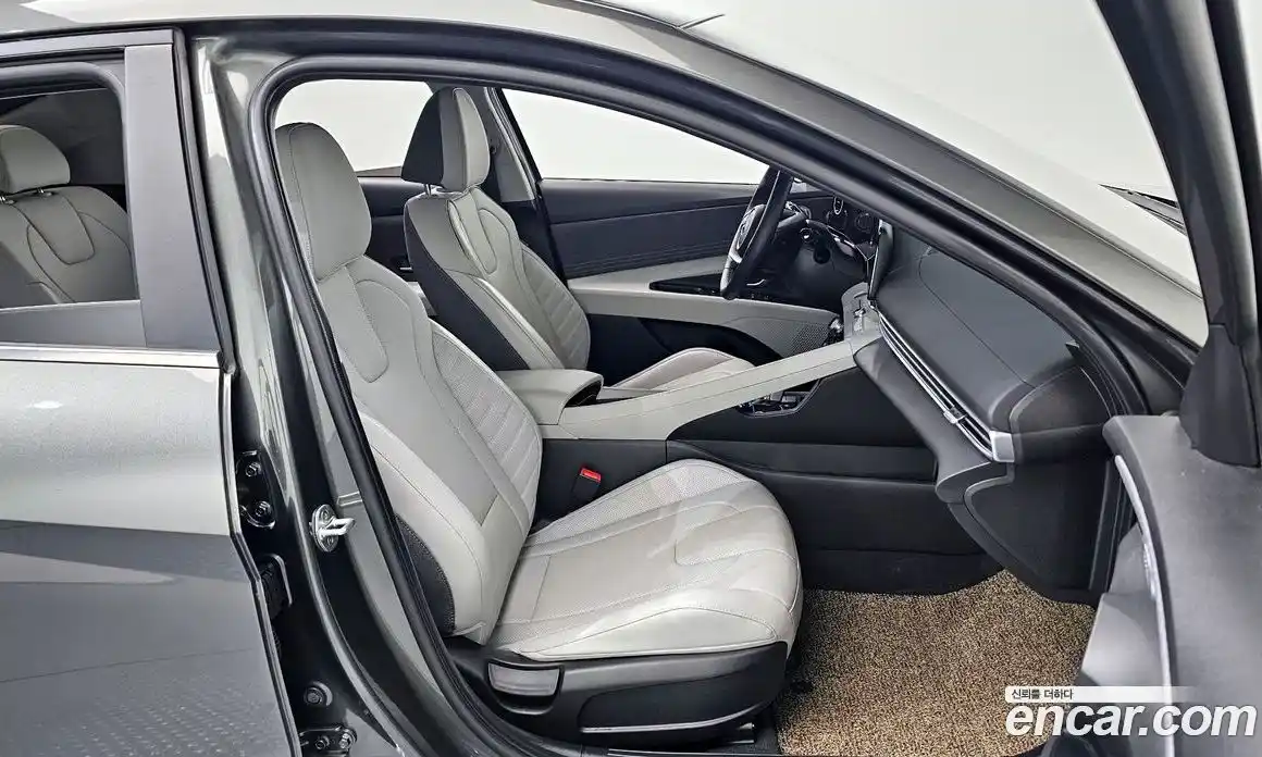 Hyundai Avante 2022 1.6 Автомат в Москве № 107875, фото 8