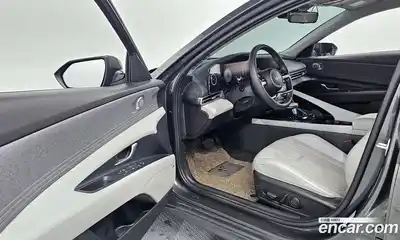 Hyundai Avante 2022 1.6 Автомат в Москве № 107875, миниатюра 10