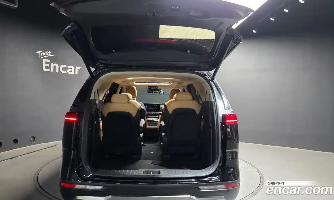 Kia Canival 2023 3.5 Автомат в Москве № 115655, фото 6