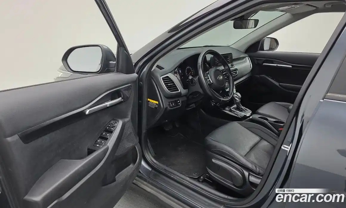 Kia Seltos 2020 1.6 Автомат в Москве № 120406, фото 9