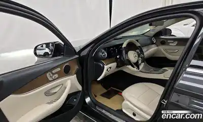Mercedes-Benz E-Class 2021 2.0 Автомат в Москве № 142802, миниатюра 11
