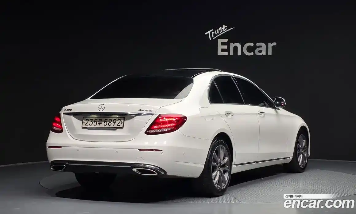 Mercedes-Benz E-Class 2019 2.0 Автомат в Москве № 161443, фото 13