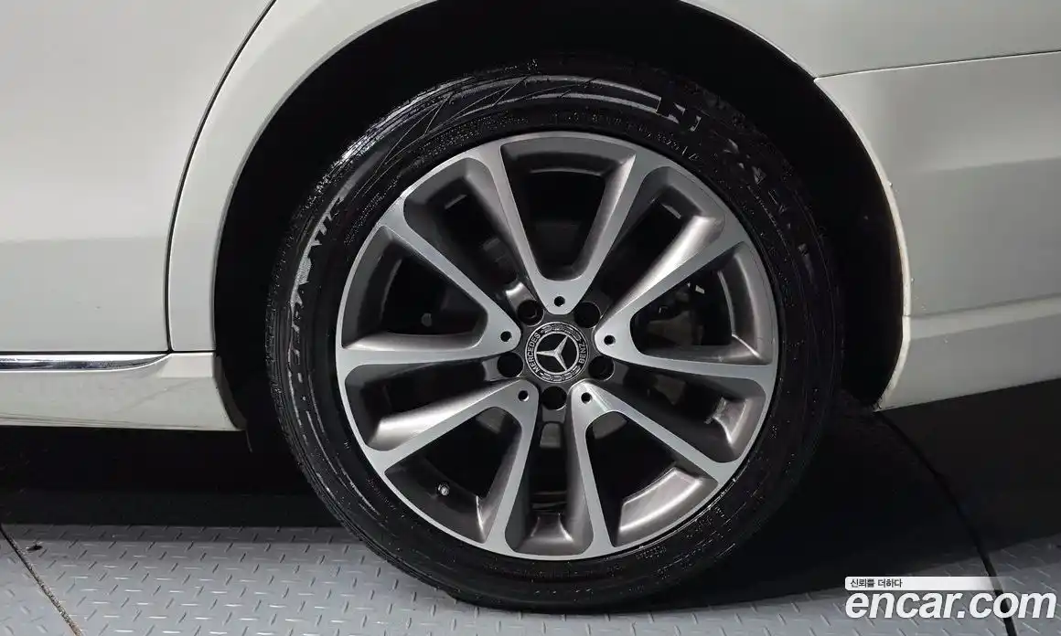 Mercedes-Benz E-Class 2019 2.0 Автомат в Москве № 161443, фото 18