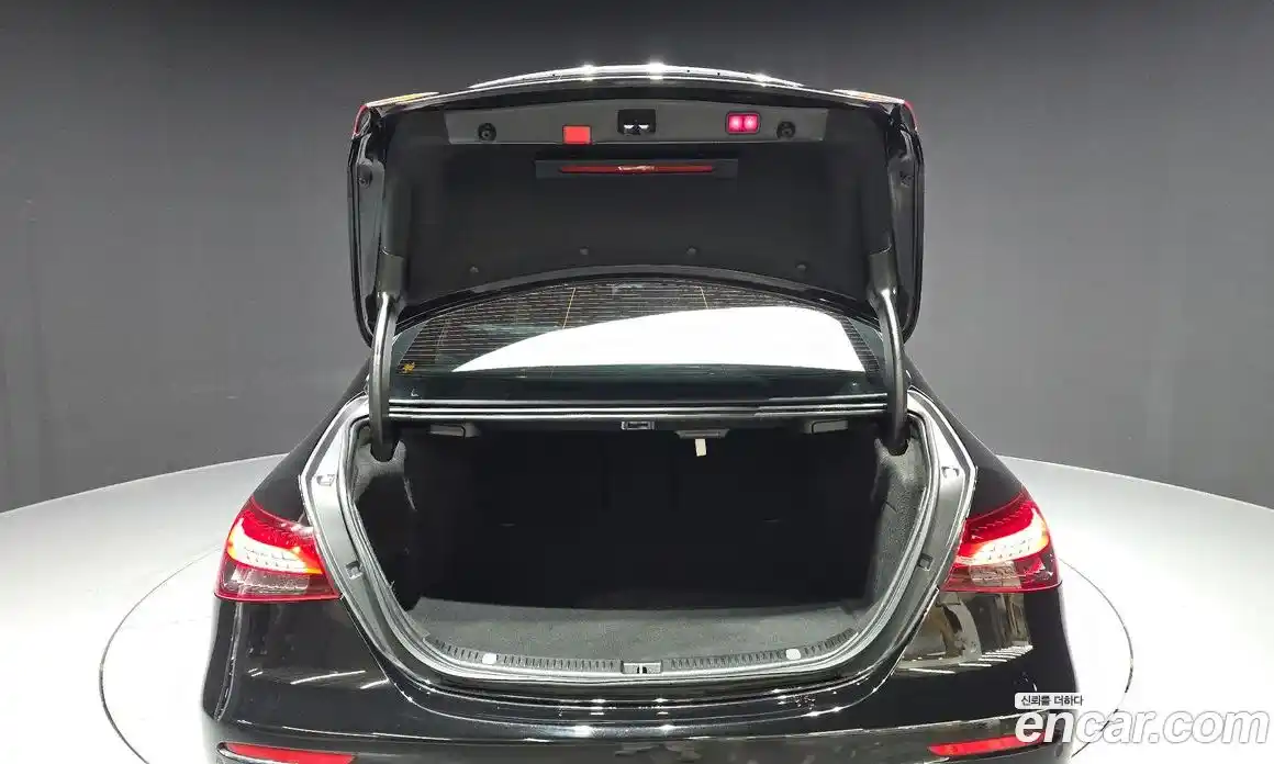 Mercedes-Benz E-Class 2022 2.0 Автомат в Москве № 161925, фото 3