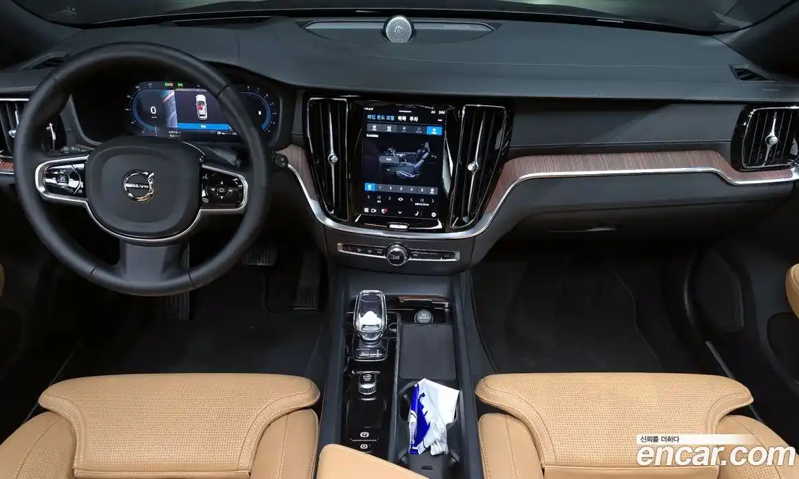 Volvo V60 2024 2.0 Автомат в Москве № 164136, фото 3