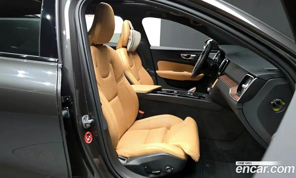 Volvo V60 2024 2.0 Автомат в Москве № 164136, фото 5