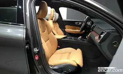 Volvo V60 2024 2.0 Автомат в Москве № 164136, миниатюра 5