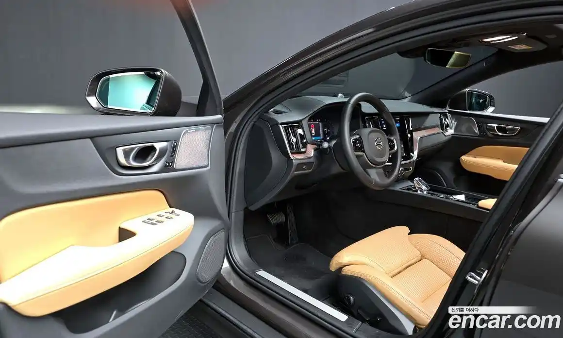 Volvo V60 2024 2.0 Автомат в Москве № 164136, фото 9