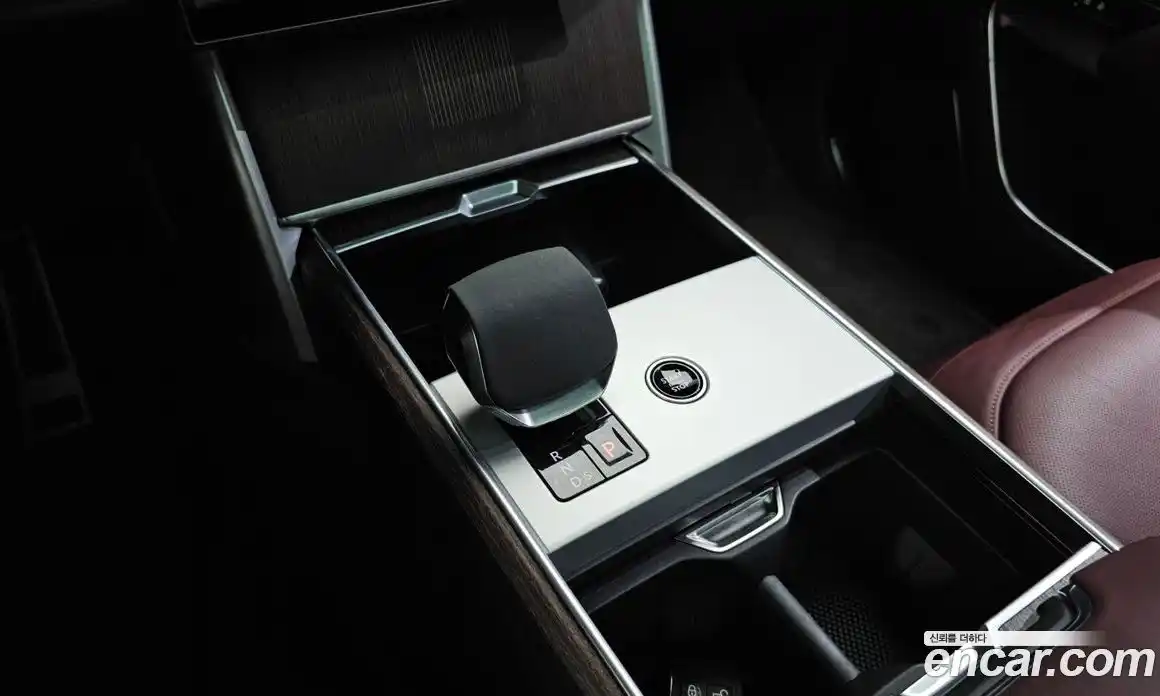 Land Rover Range-Rover 2024 4.4 Автомат в Москве № 165936, фото 16