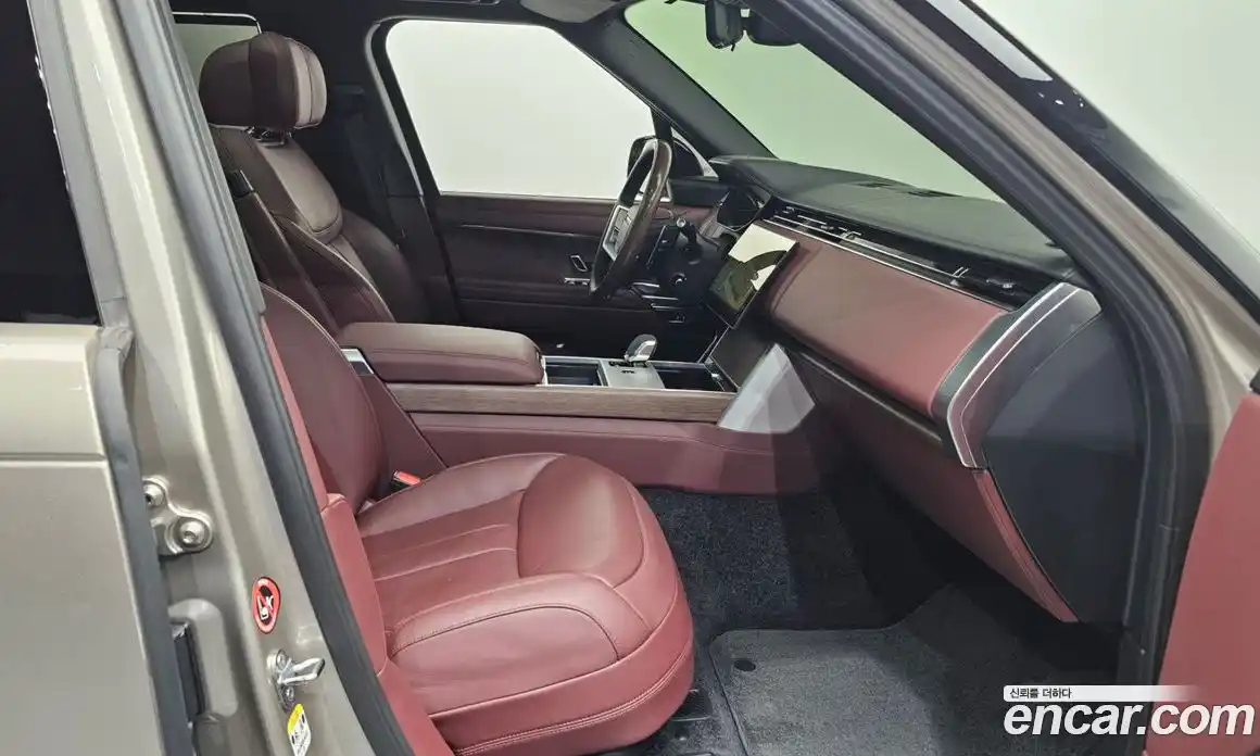 Land Rover Range-Rover 2024 4.4 Автомат в Москве № 165936, фото 18