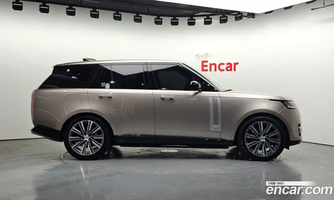 Land Rover Range-Rover 2024 4.4 Автомат в Москве № 165936, фото 10