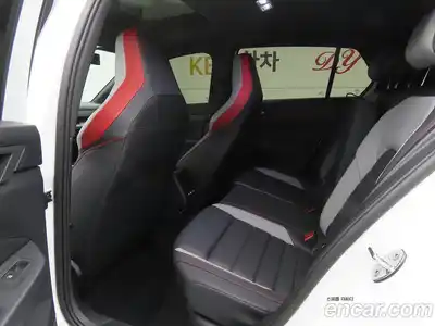 Volkswagen Golf, 2024