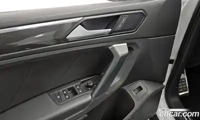 Volkswagen Tiguan 2020 2.0 Автомат в Москве № 168878, миниатюра 12