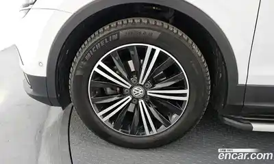 Volkswagen Tiguan 2020 2.0 Автомат в Москве № 168878, миниатюра 4