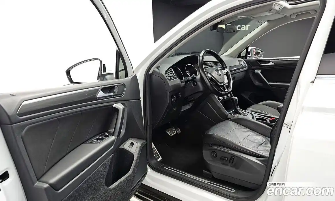 Volkswagen Tiguan 2020 2.0 Автомат в Москве № 168878, фото 6