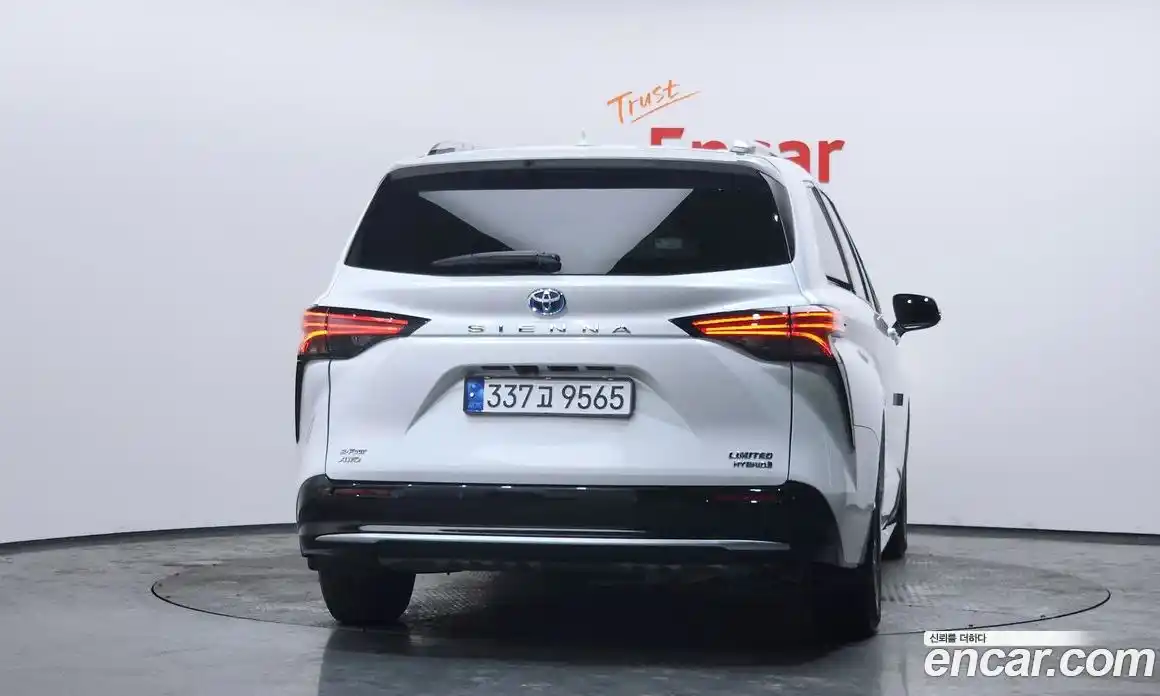 Toyota Sienna 2023 2.5 Автомат в Москве № 170155, фото 12