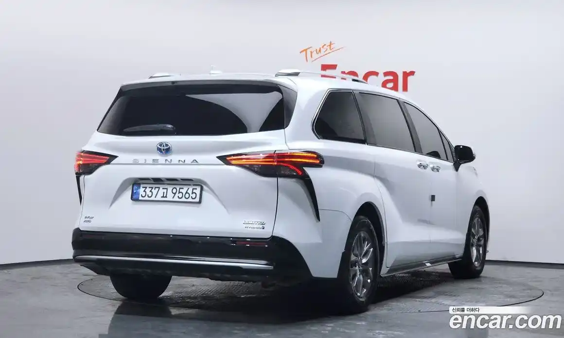 Toyota Sienna 2023 2.5 Автомат в Москве № 170155, фото 9