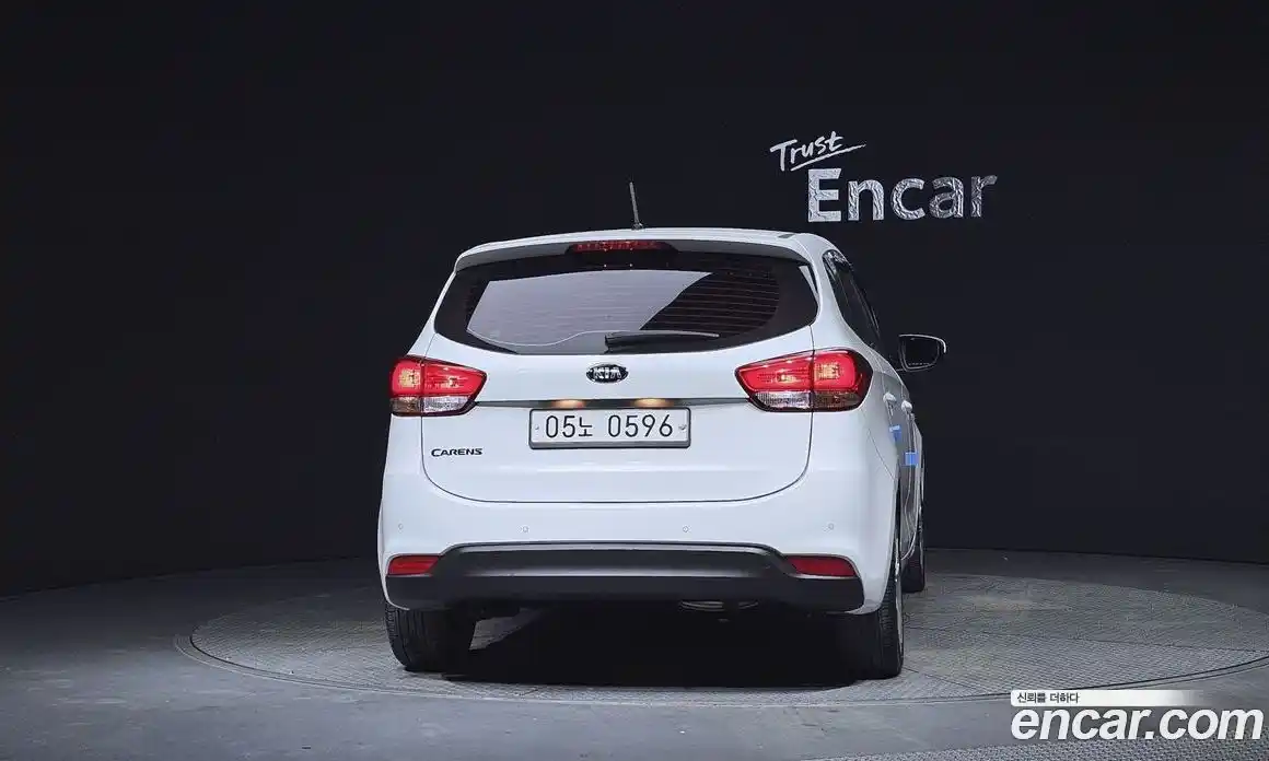 Kia Carens 2016 1.7 Автомат в Москве № 18839, фото 13
