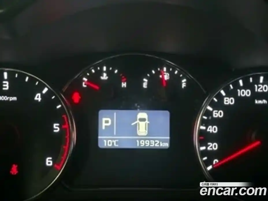 Kia Carens 2016 1.7 Автомат в Москве № 18839, фото 15