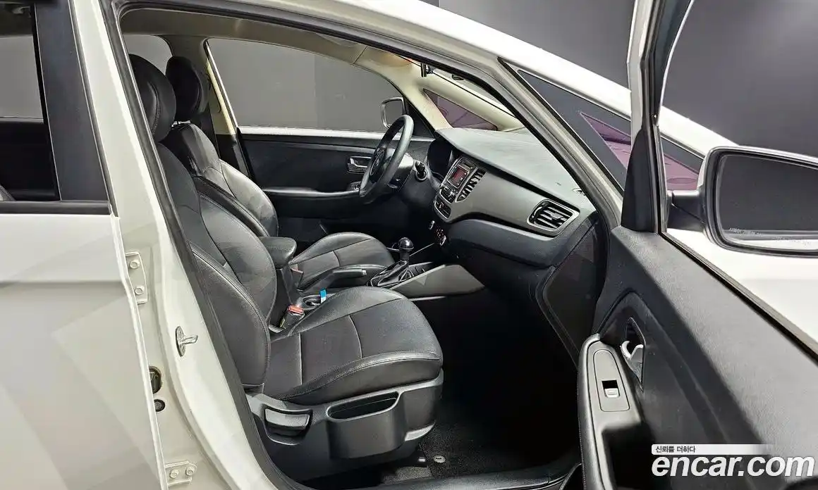 Kia Carens 2016 1.7 Автомат в Москве № 18839, фото 16