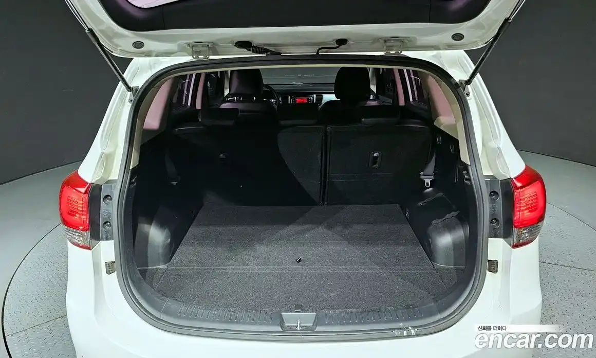 Kia Carens 2016 1.7 Автомат в Москве № 18839, фото 19