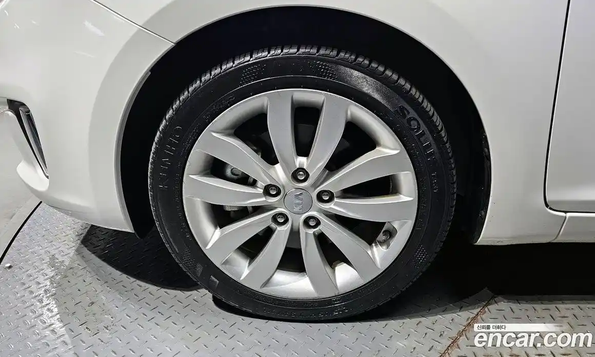 Kia Carens 2016 1.7 Автомат в Москве № 18839, фото 4