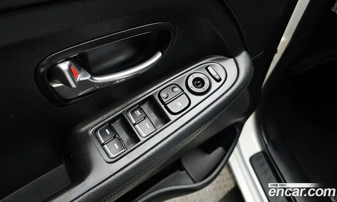 Kia Carens 2016 1.7 Автомат в Москве № 18839, фото 10