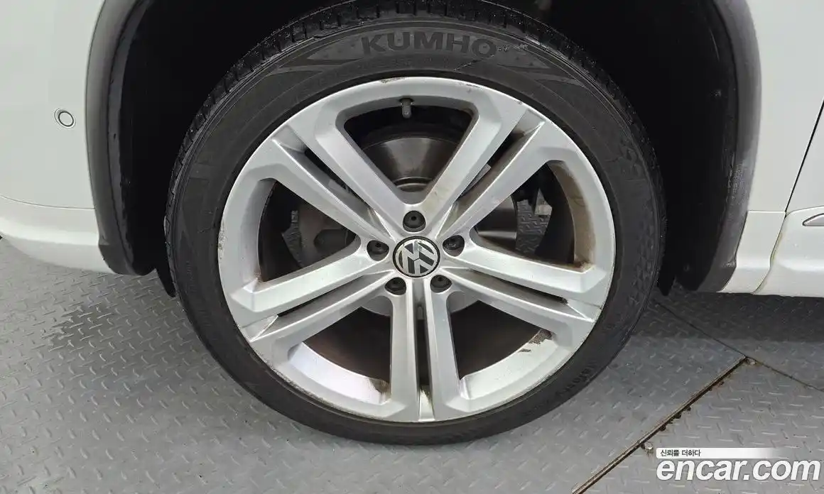 Volkswagen Tiguan 2014 2.0 Автомат в Москве № 188529, фото 16