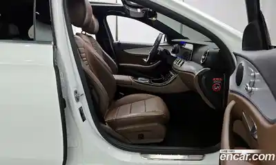 Mercedes-Benz E-Class 2021 2.0 Автомат в Москве № 194332, миниатюра 11