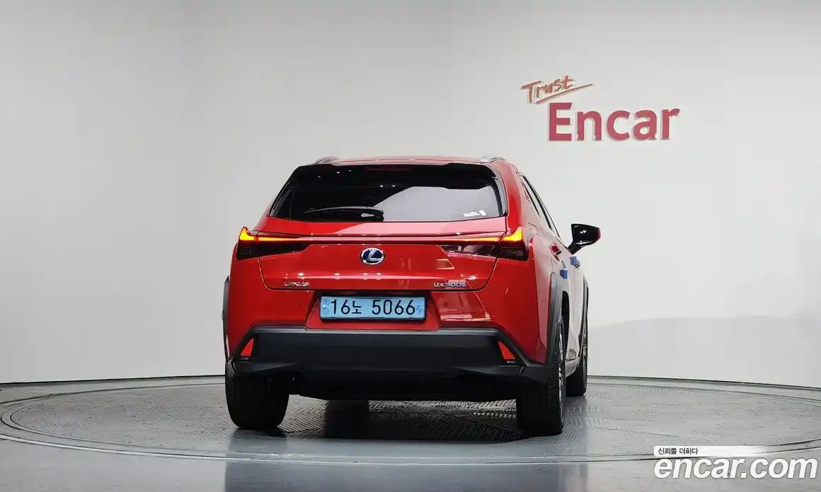 Lexus UX 2022 0.2 Автомат в Москве № 198757, фото 1